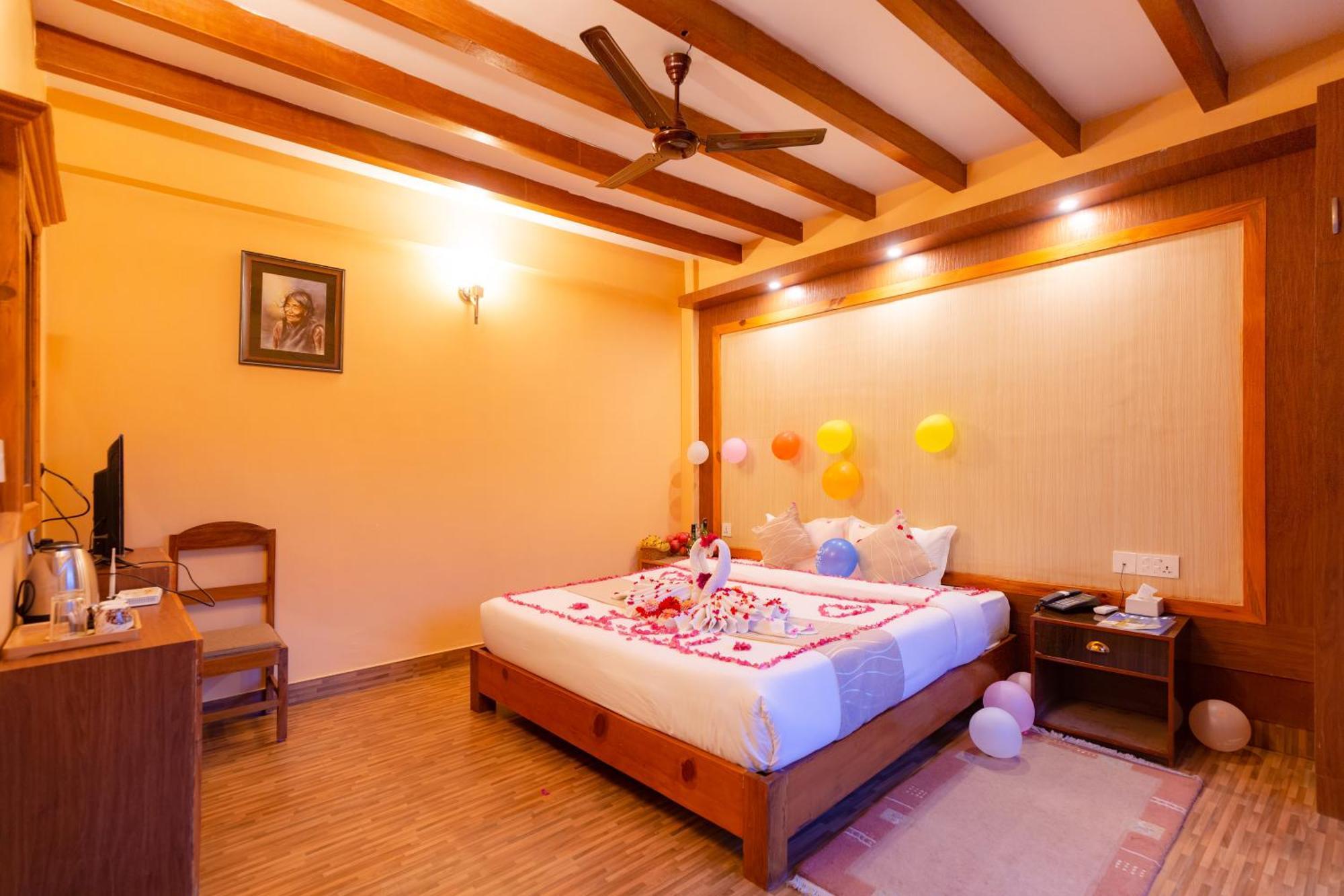 Paradise Boutique Hotel Покхара Экстерьер фото